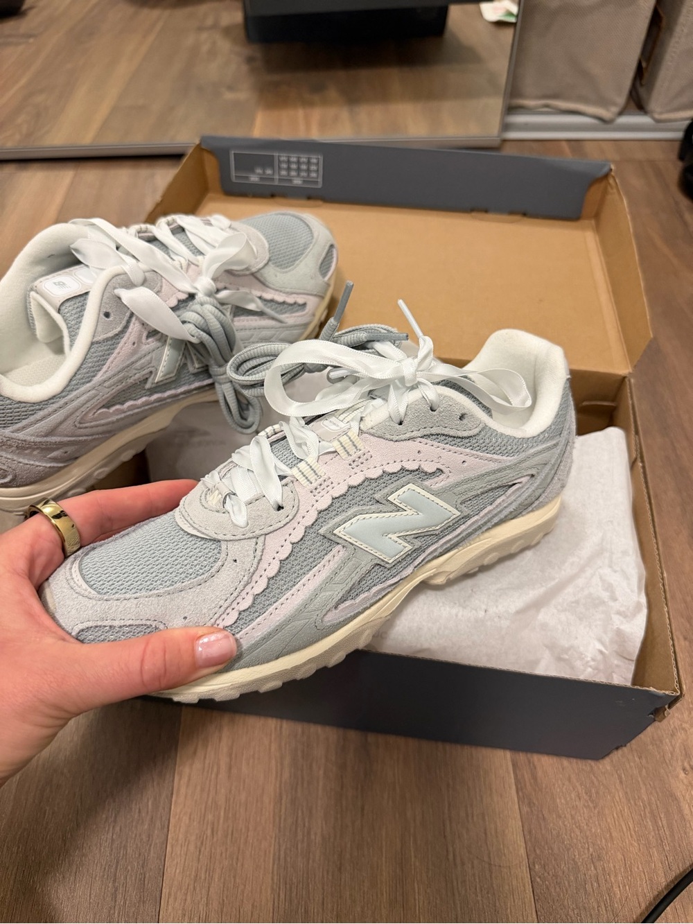 BNWT New Balance 204L - Limited edition sage & grey, two types of laces (7.5W)